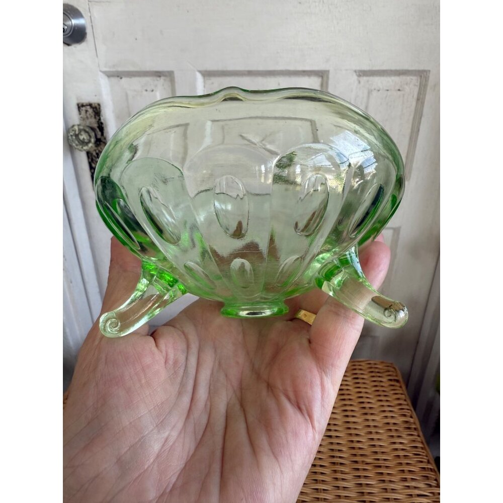 Vintage 30's Green Glass Uranium 3 Footed Rose Bowl Vase - Picture 4 of 16